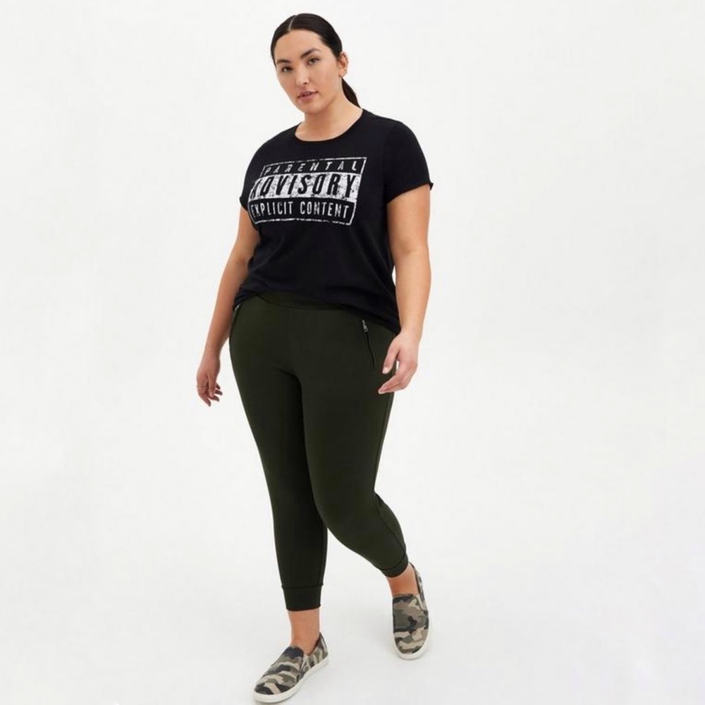 Torrid | Relaxed Fit Jogger Lightweight Ponte Mid-Rise Pant Size 4 /‎ 4X